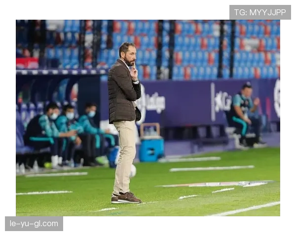 埃尔切足球俱乐部官宣新主帅上任，开启重建希望