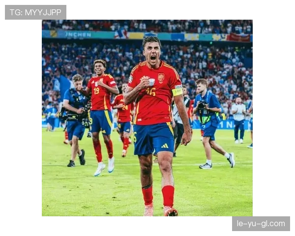 罗德里技术动作慢镜解析：中场大师以精准与智慧闪耀赛场