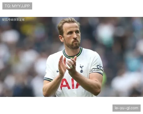 哈里·凯恩一天不穿球鞋，居然就跟邻居普通大叔没什么两样？