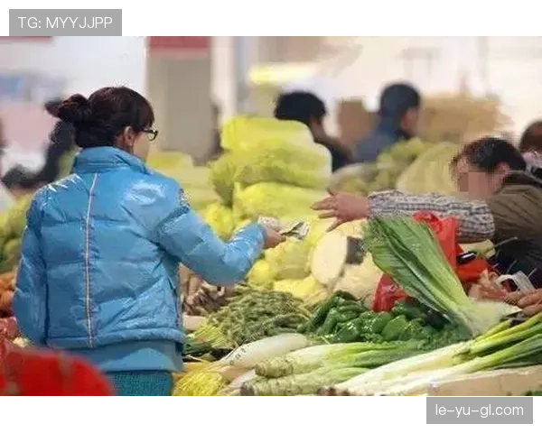 菜市场排队碰到叶诗文，像邻家阿姨一回头手上的表却把差距摔在地上